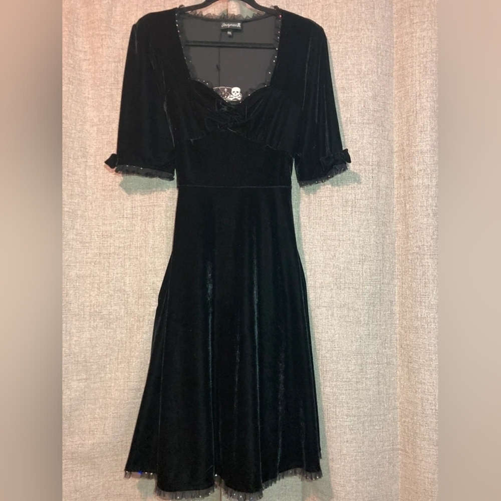Gothic Velvet Midi Dress - Black